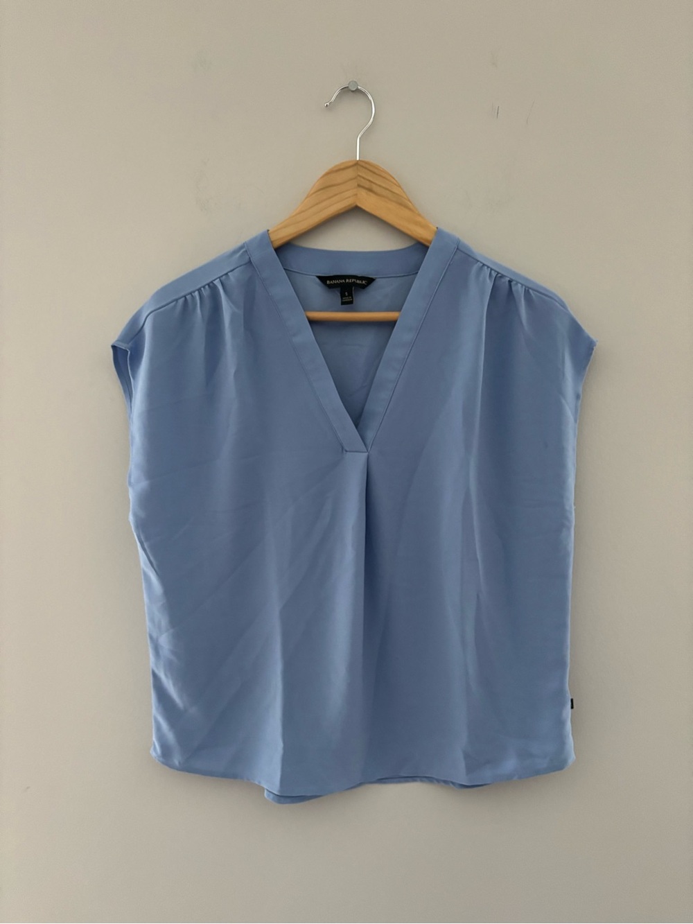 Banana Republic Soft Blue V-Neck Cap Sleeve Blouse Women's Career Top